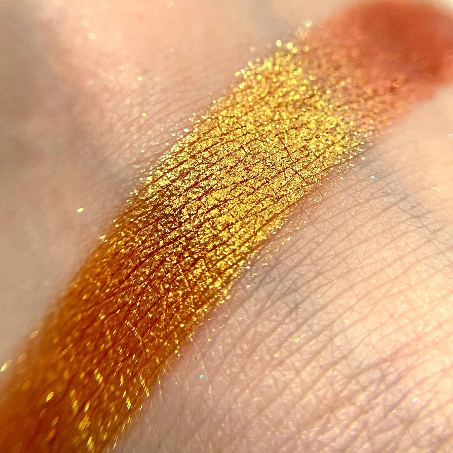 Koi Chameleon Single Eyeshadow - Image 3