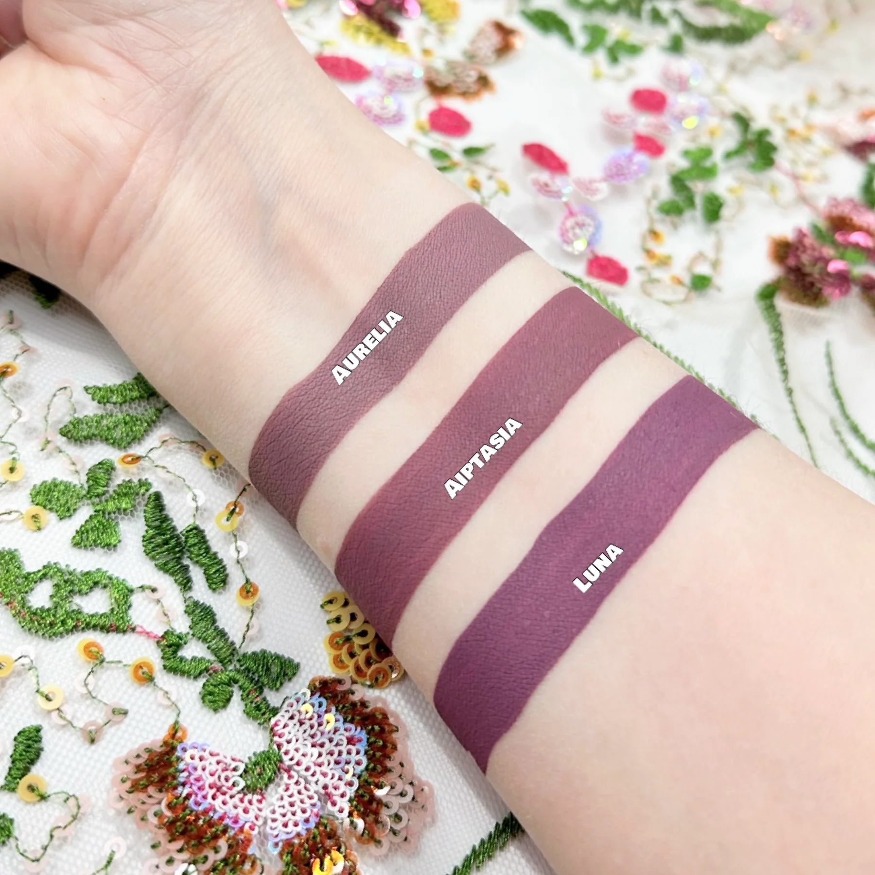Luna Long Lasting Matte Liquid Lipstick - Image 3