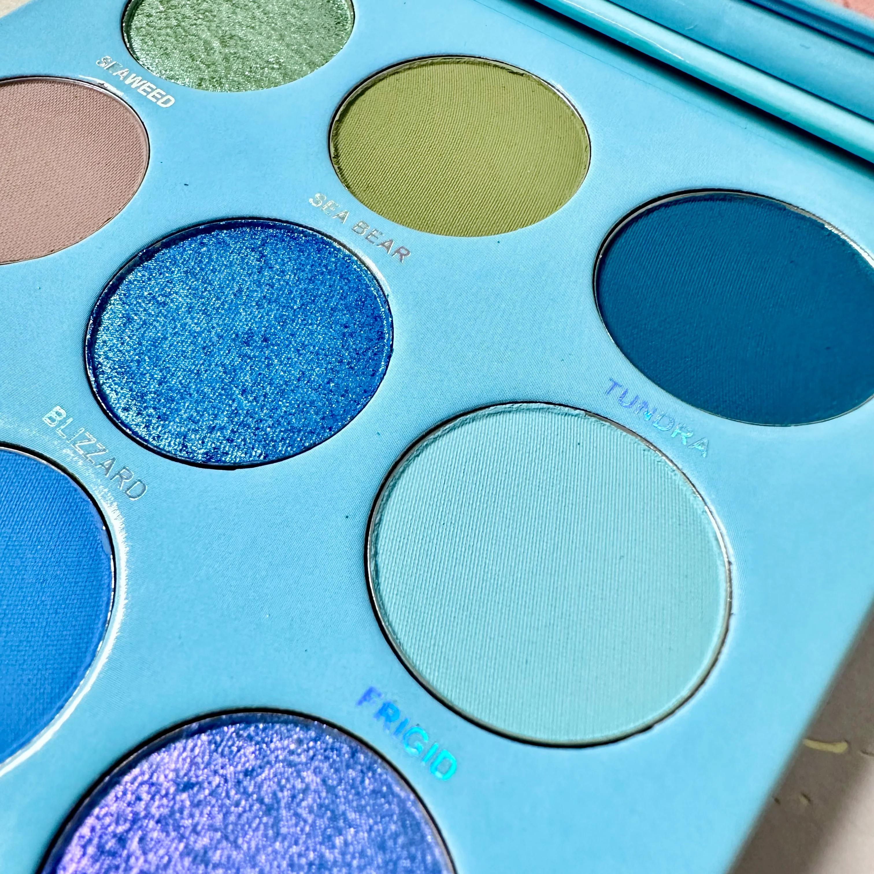 Polar Lights Eyeshadow Palette - Image 6